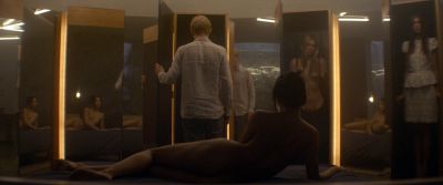Still from Ex Machina (2014) that has been tagged with: over-the-shoulder