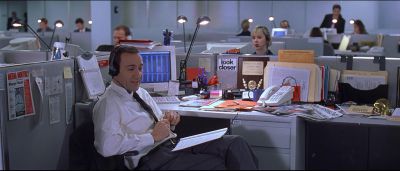 Still from American Beauty (1999) that has been tagged with: desk lamp