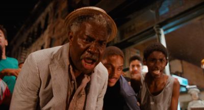 Still from Do the Right Thing (1989) that has been tagged with: medium shot
