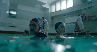 Still from JoJo Rabbit (2019) that has been tagged with: swimming pool