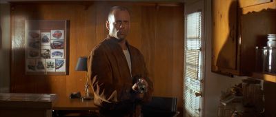 Still from Pulp Fiction (1994) that has been tagged with: gun