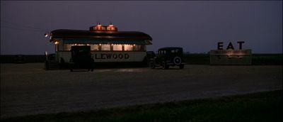 Still from Road To Perdition (2002) that has been tagged with: parking lot