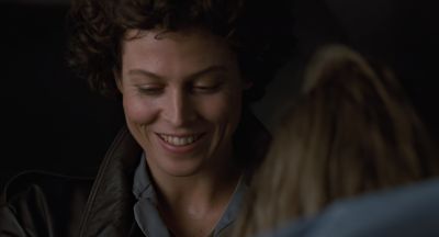 Still from Aliens (1986) that has been tagged with: over-the-shoulder & smiling