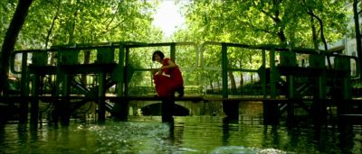 Still from Amelie (2001) that has been tagged with: bridge & river