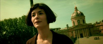 Still from Amelie (2001) that has been tagged with: dutch-angle