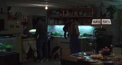 Still from Being John Malkovich (1999) that has been tagged with: over-the-shoulder & aquarium