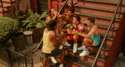 Still from Do the Right Thing (1989) that has been tagged with: beer & group-shot