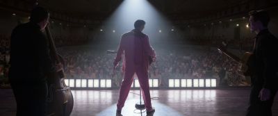 Still from Elvis (2022) that has been tagged with: over-the-shoulder & guitar