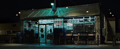 Still from Fight Club (1999) that has been tagged with: establishing shot & bodega