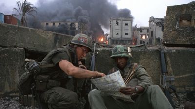 Still from Full Metal Jacket (1987) that has been tagged with: helmet & reading