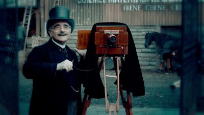 Still from Hugo (2011) that has been tagged with: medium wide & director