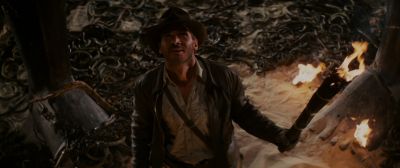 Still from Indiana Jones and the Raiders of the Lost Ark (1981) that has been tagged with: looking up & medium shot
