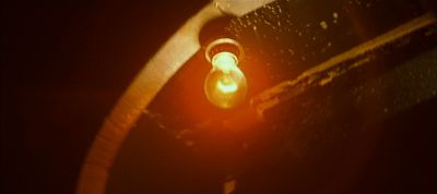 Still from Irréversible (2002) that has been tagged with: lightbulb