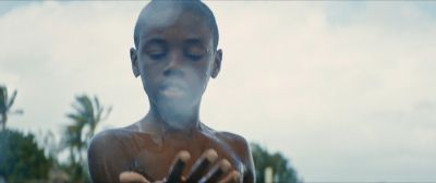 Still from Moonlight (2016) that has been tagged with: medium close-up & looking down