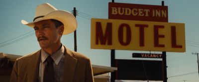 Still from Nocturnal Animals (2016) that has been tagged with: sign & motel exterior