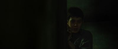 Still from Parasite (2019) that has been tagged with: peeking