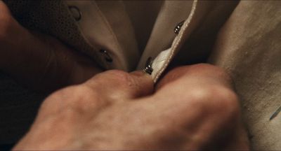 Still from Phantom Thread (2017) that has been tagged with: historical & finger