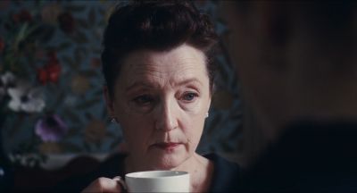 Still from Phantom Thread (2017) that has been tagged with: drinking & tea
