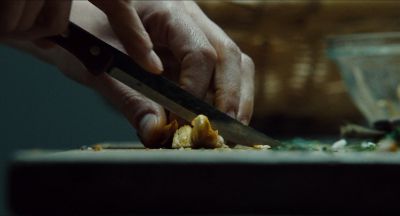Still from Phantom Thread (2017) that has been tagged with: kitchen & knife
