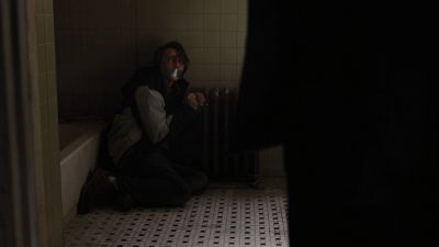 Still from Prisoners (2013) that has been tagged with: over-the-shoulder & bathroom