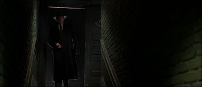 Still from Road To Perdition (2002) that has been tagged with: clean single & low-angle