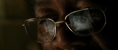 Still from Se7en (1995) that has been tagged with: extreme close-up & glasses