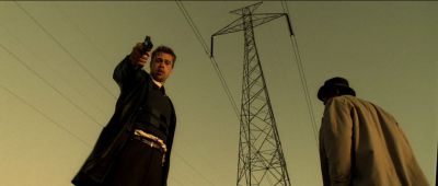 Still from Se7en (1995) that has been tagged with: looking down & gun
