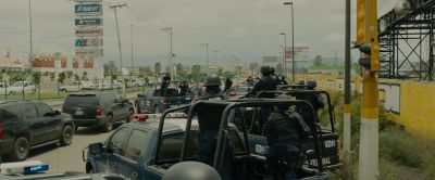 Still from Sicario (2015) that has been tagged with: 7a3f00