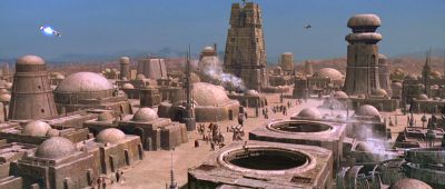 Still from Star Wars: A New Hope (1977) that has been tagged with: spaceship & city