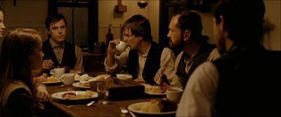 Still from The Assassination Of Jesse James By The Coward Robert Ford (2007) that has been tagged with: group-shot & drinking