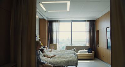 Still from The Killing of a Sacred Deer (2017) that has been tagged with: hospital room & child