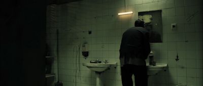 Still from The Machinist (2004) that has been tagged with: over-the-shoulder & fluorescent light