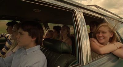 Still from The Virgin Suicides (1999) that has been tagged with: backseat & group-shot