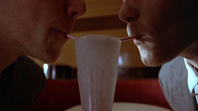 Still from Trainspotting (1996) that has been tagged with: extreme close-up & two-shot