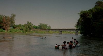 Still from Y Tu Mamá También (2001) that has been tagged with: river & extreme wide & swimming pool