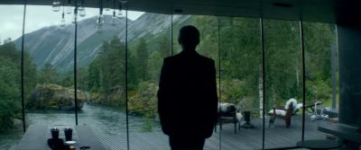 Still from Ex Machina (2014) that has been tagged with: 355f3b & medium wide