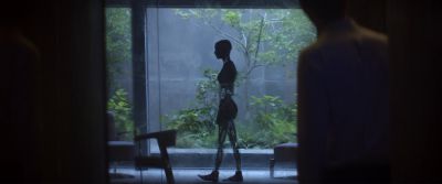 Still from Ex Machina (2014) that has been tagged with: 536793 & wide shot & clean single & day