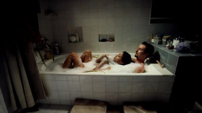 Still from 25th Hour (2002) that has been tagged with: 3d2b1f & bathtub