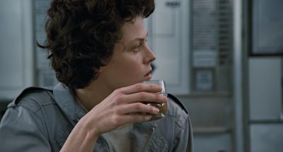 Still from Aliens (1986) that has been tagged with: drinking & coffee