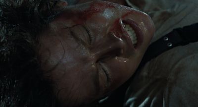 Still from Aliens (1986) that has been tagged with: 655553 & pain & laying down