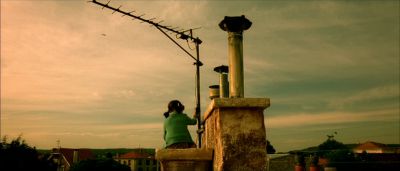 Still from Amelie (2001) that has been tagged with: rooftop