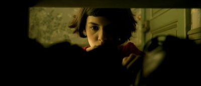 Still from Amelie (2001) that has been tagged with: e5ab71 & medium close-up