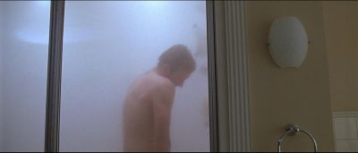 Still from American Beauty (1999) that has been tagged with: 4f404c & clean single & bathroom