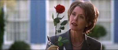 Still from American Beauty (1999) that has been tagged with: gardening & clean single