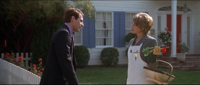 Still from American Beauty (1999) that has been tagged with: cf2029 & front lawn