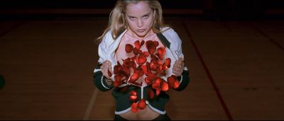 Still from American Beauty (1999) that has been tagged with: flowers
