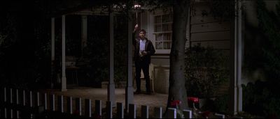 Still from American Beauty (1999) that has been tagged with: 000000 & clean single & wide shot & exterior