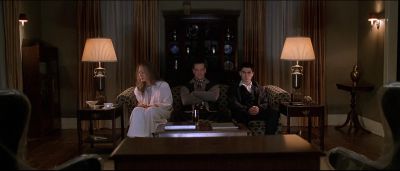 Still from American Beauty (1999) that has been tagged with: living room & practical lamp & couch & wide shot & night