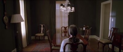 Still from American Beauty (1999) that has been tagged with: 21431e & over-the-shoulder & dining room & practical lamp & interior & table