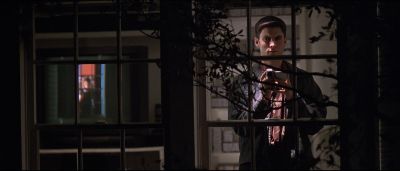 Still from American Beauty (1999) that has been tagged with: peeking